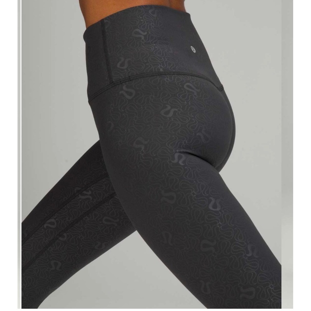Lululemon Align High-Rise Pant 28"
Yogo Emboss Black Tonal Logo Swirl Print Yoga